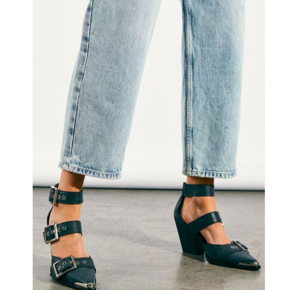 FREE PEOPLE Jeffrey Campbell Hendrix Heels in black Size/7
